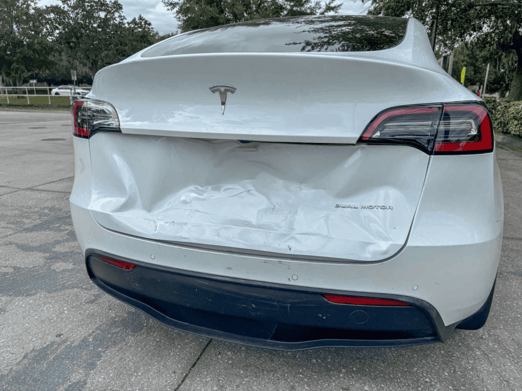 Tesla Unfall